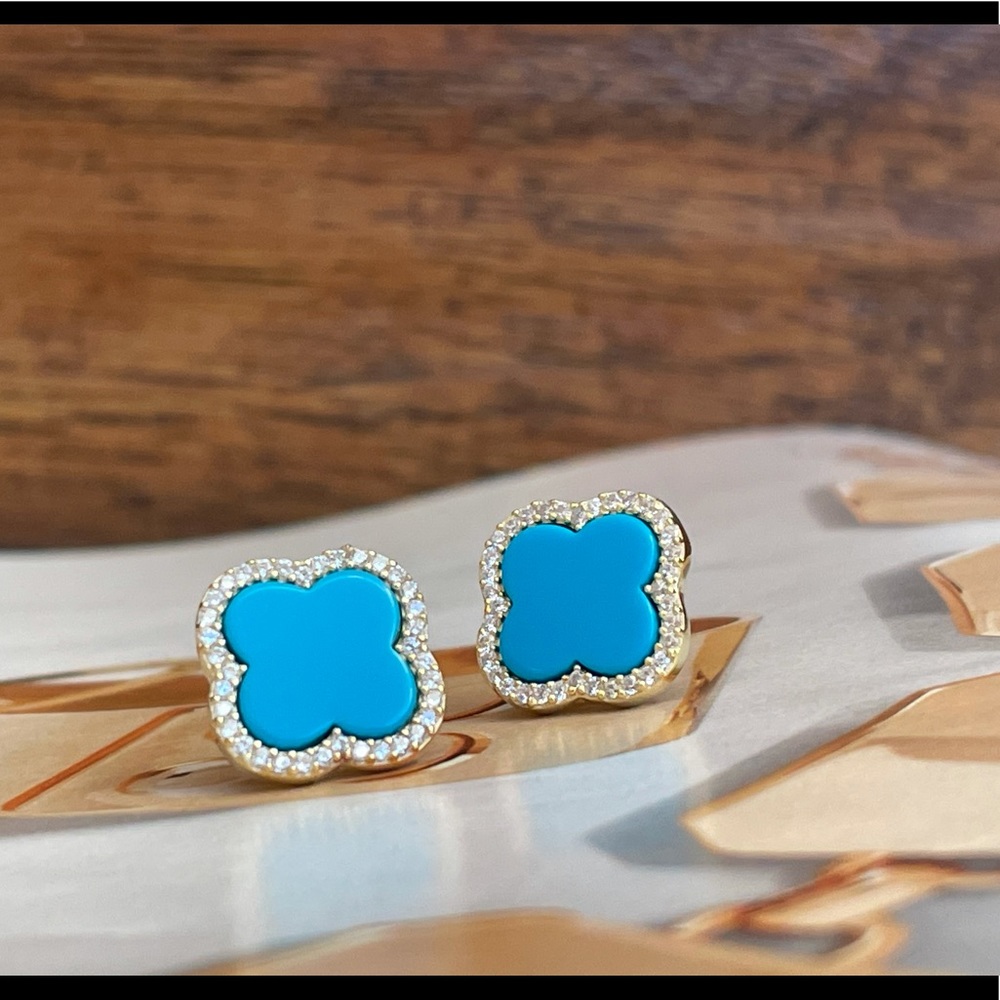 Gold turquoise clover stud earrings